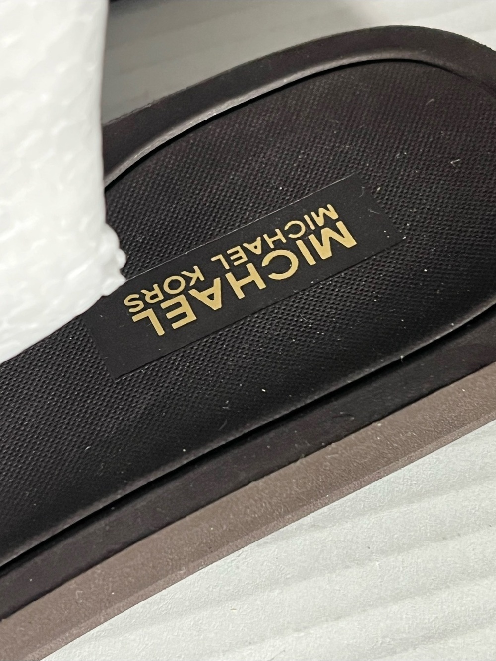 Michael Kors size 8.5 good condition - Picture 2 of 13
